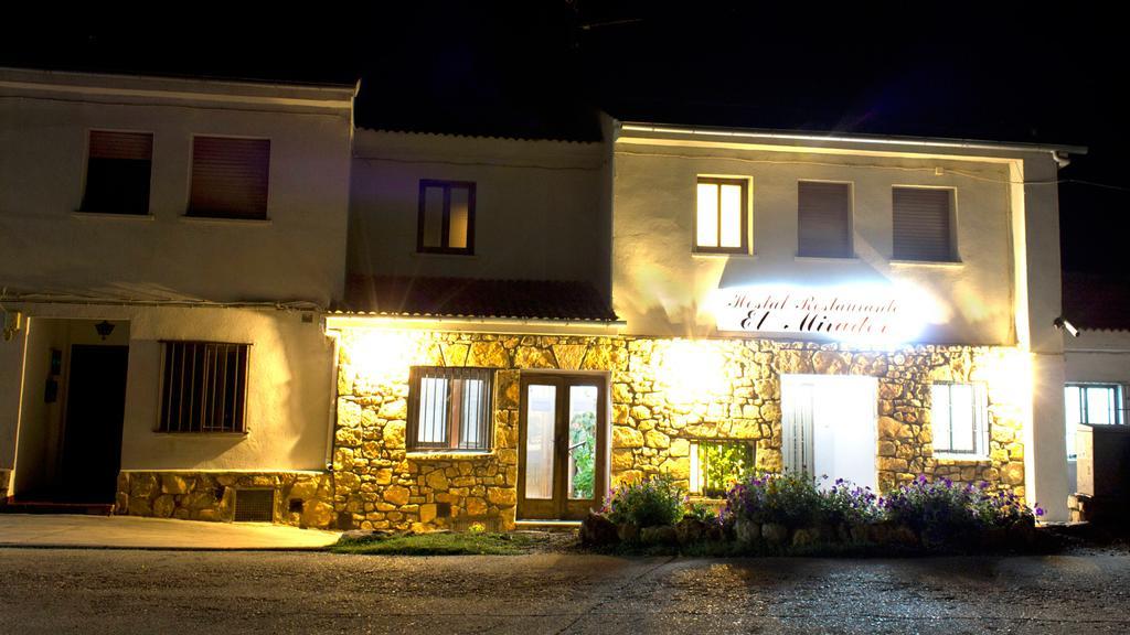 Hospedium Hostal Restaurante El Mirador De Atienza Exterior foto